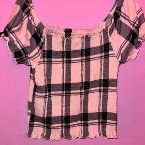 Off the shoulder top from Rue 21. Size:Xl